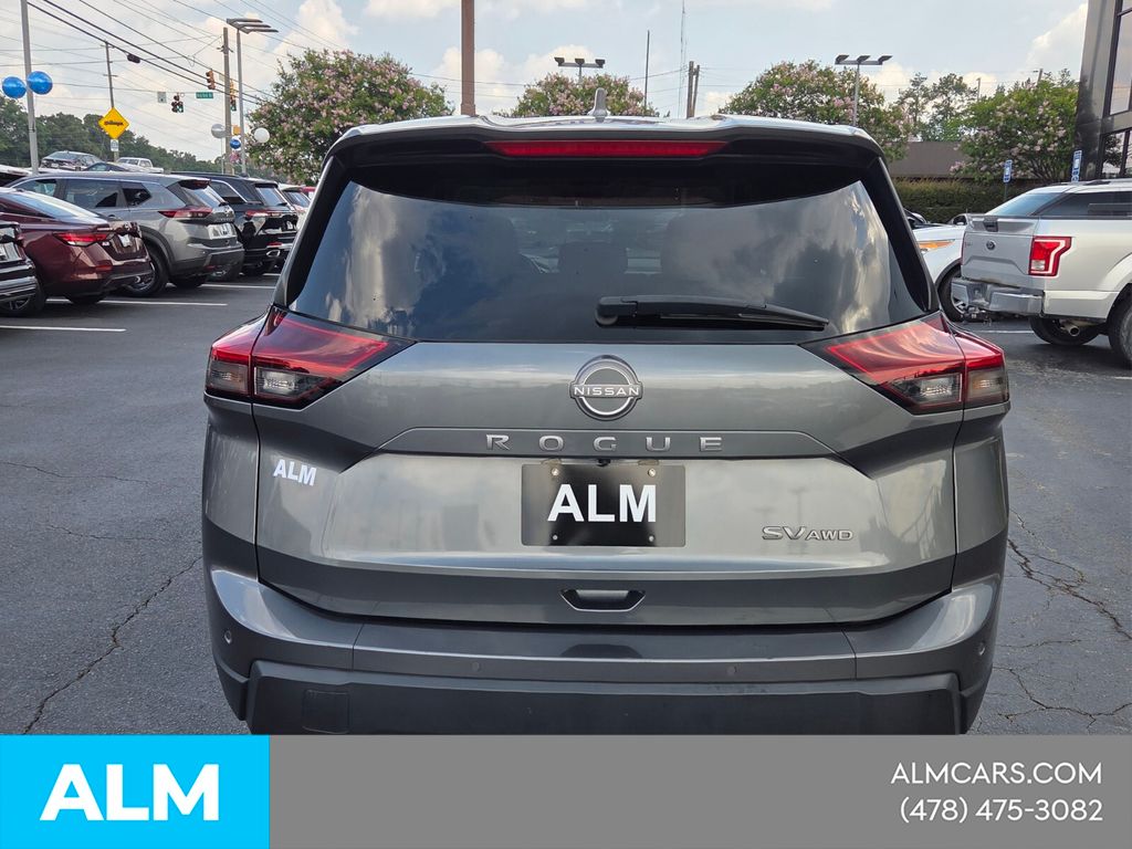 Used 2024 Gray Nissan SV image 12