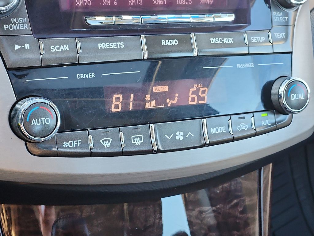 Thumbnail: 2012 Toyota Avalon - 16