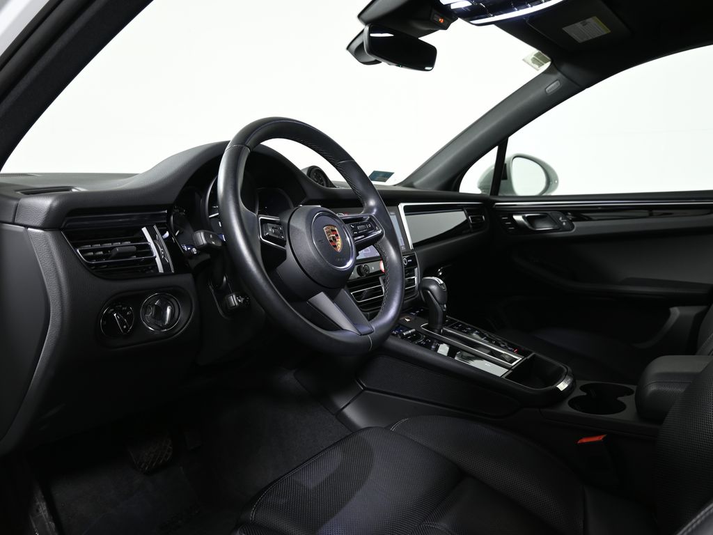Thumbnail: 2024 Porsche Macan - 4