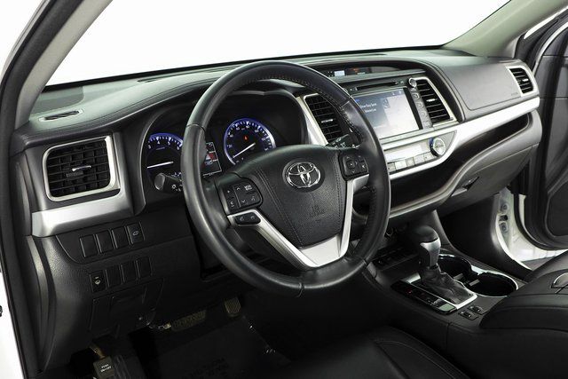 2016 Toyota Highlander XLE 29