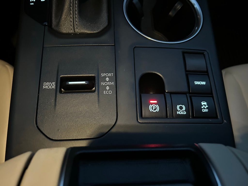 Thumbnail: 2023 Toyota Highlander - 29