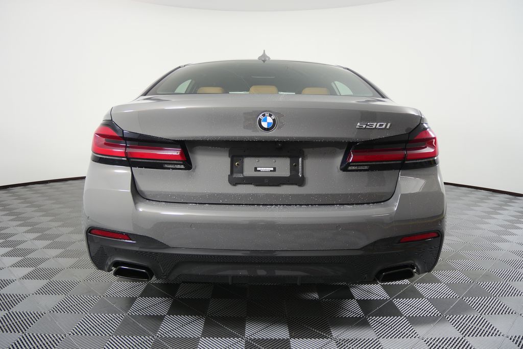 Thumbnail: 2022 BMW 5 Series - 4