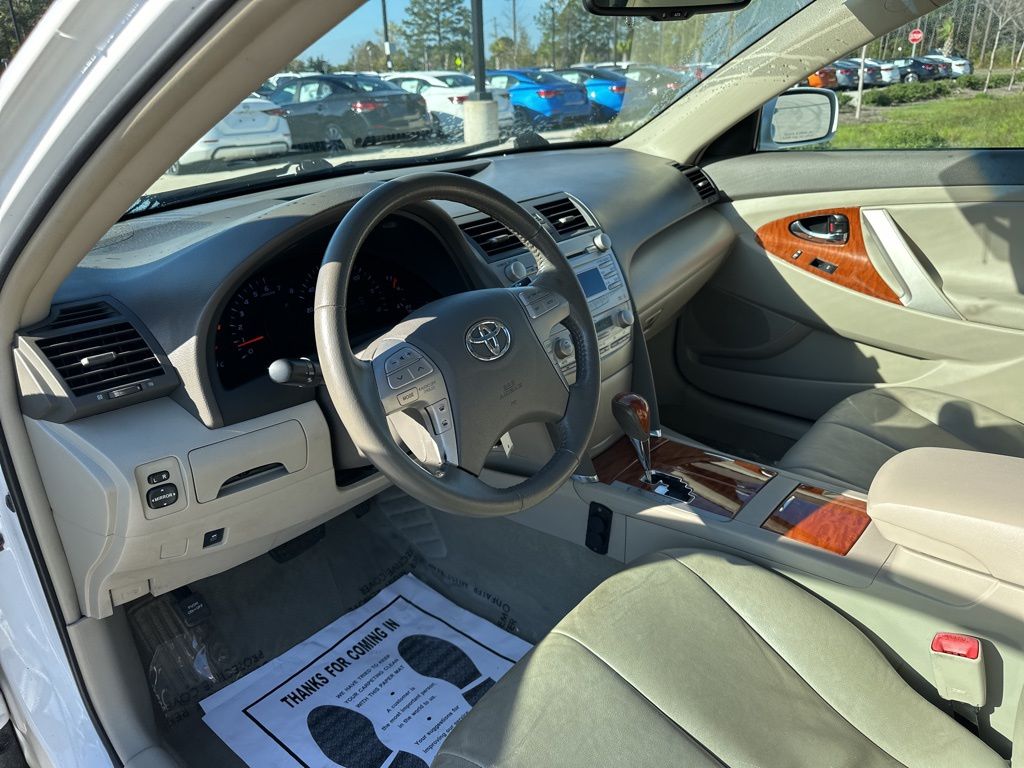 2010 Toyota Camry XLE 19