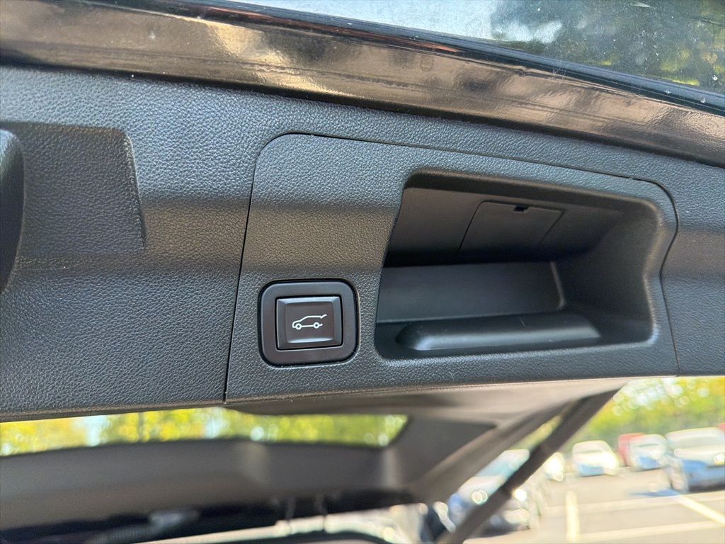 Thumbnail: 2017 GMC Acadia - 24