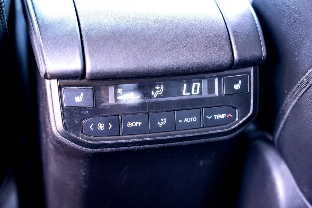 Used Car 2021 Toyota Highlander Hybrid  Platinum For Sale Under $35,000 In Taylor, Texas