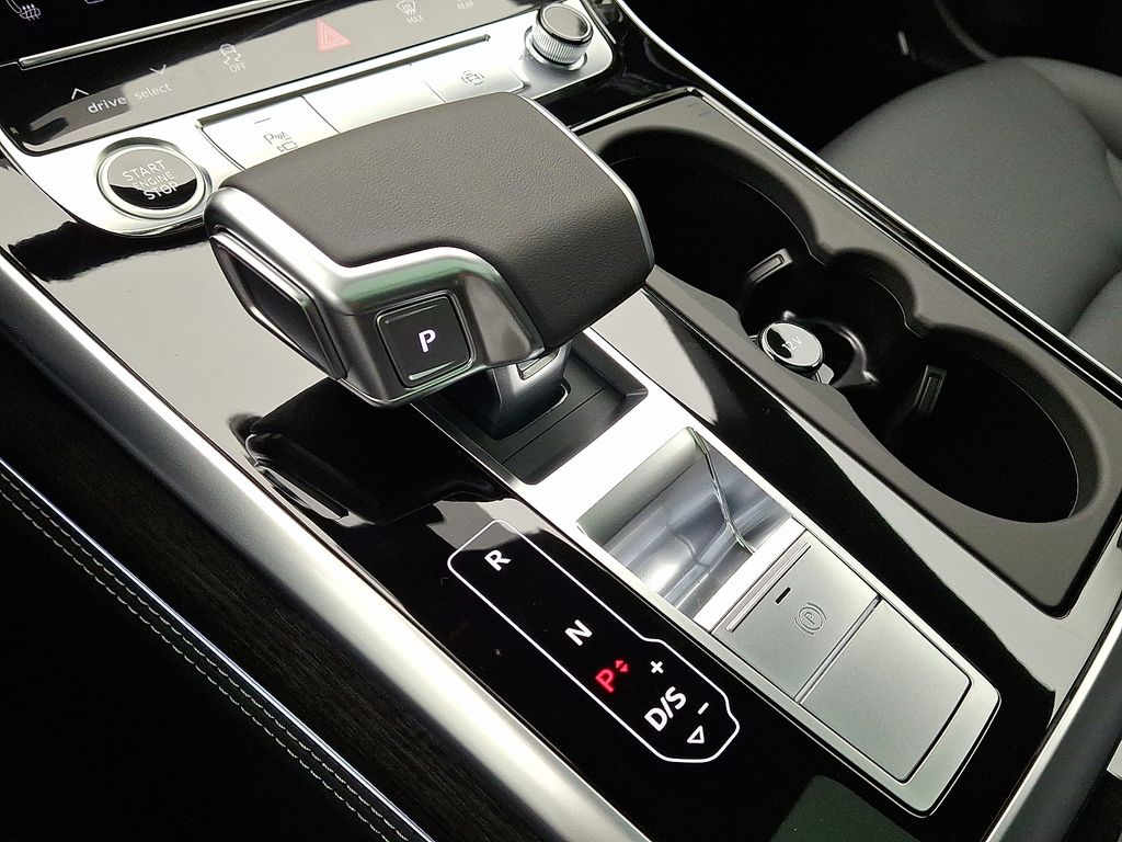 Thumbnail: 2026 Audi Q8 - 10