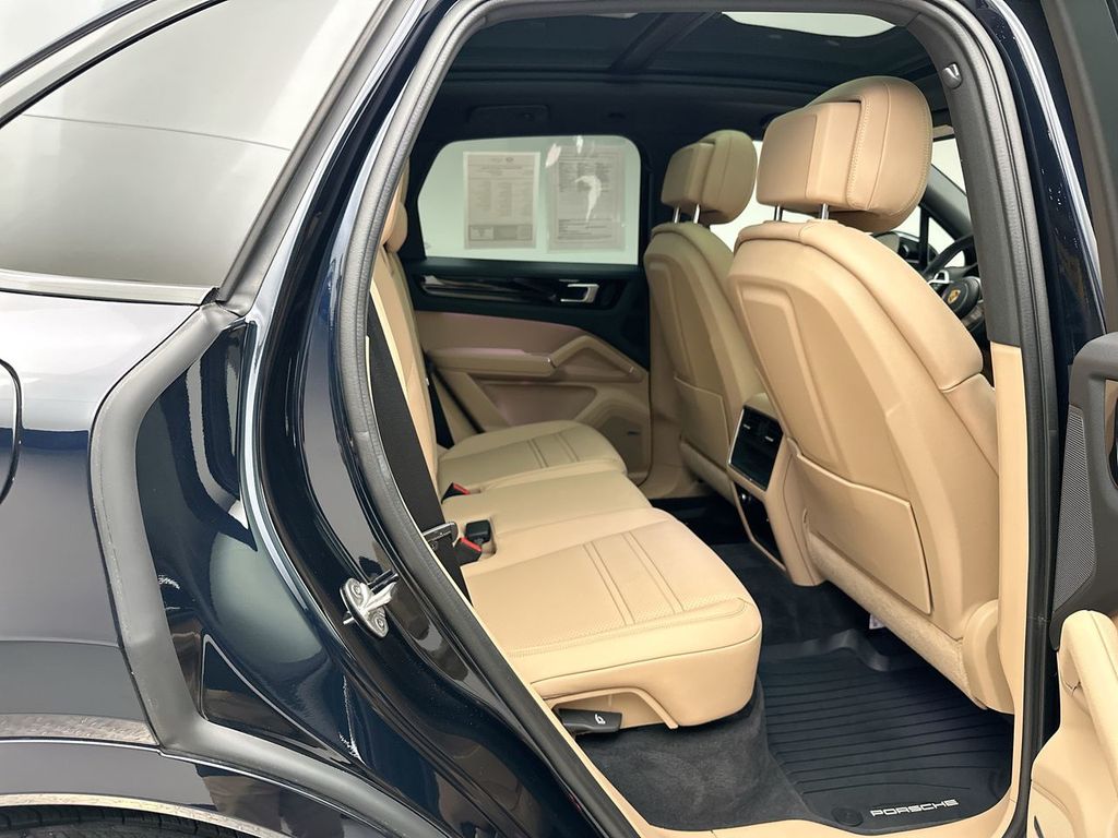 2022 Porsche Cayenne Base 7