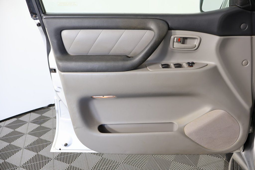 Thumbnail: 2006 Toyota Land Cruiser - 13
