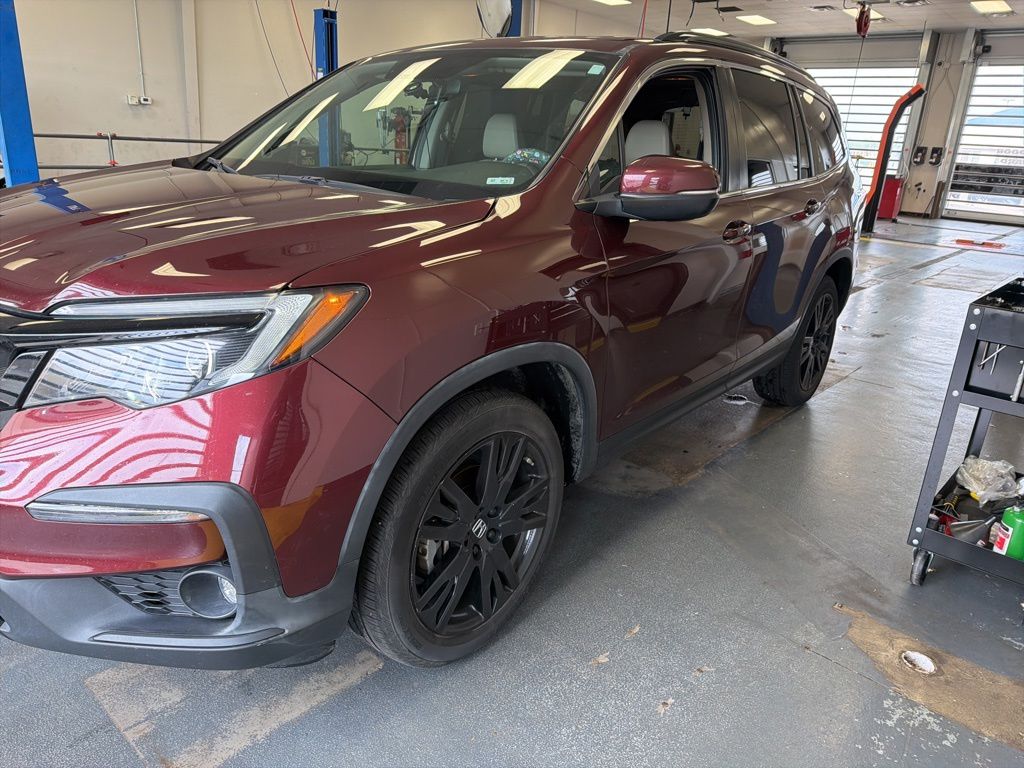 View vehicle photo 2