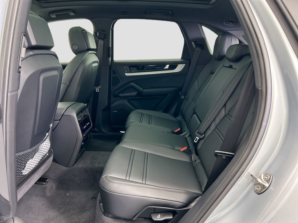 Thumbnail: 2026 Porsche Cayenne - 19