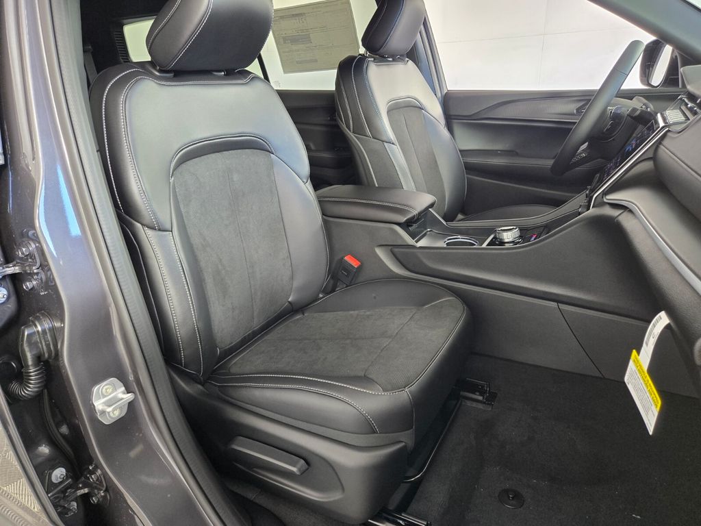 new 2025 Jeep Grand Cherokee L car, priced at $36,330