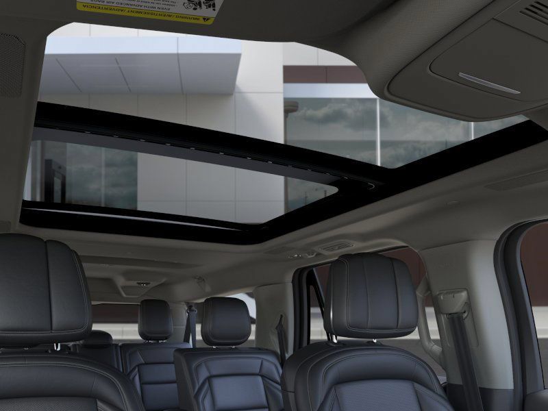Thumbnail: 2025 Lincoln Navigator L - 22