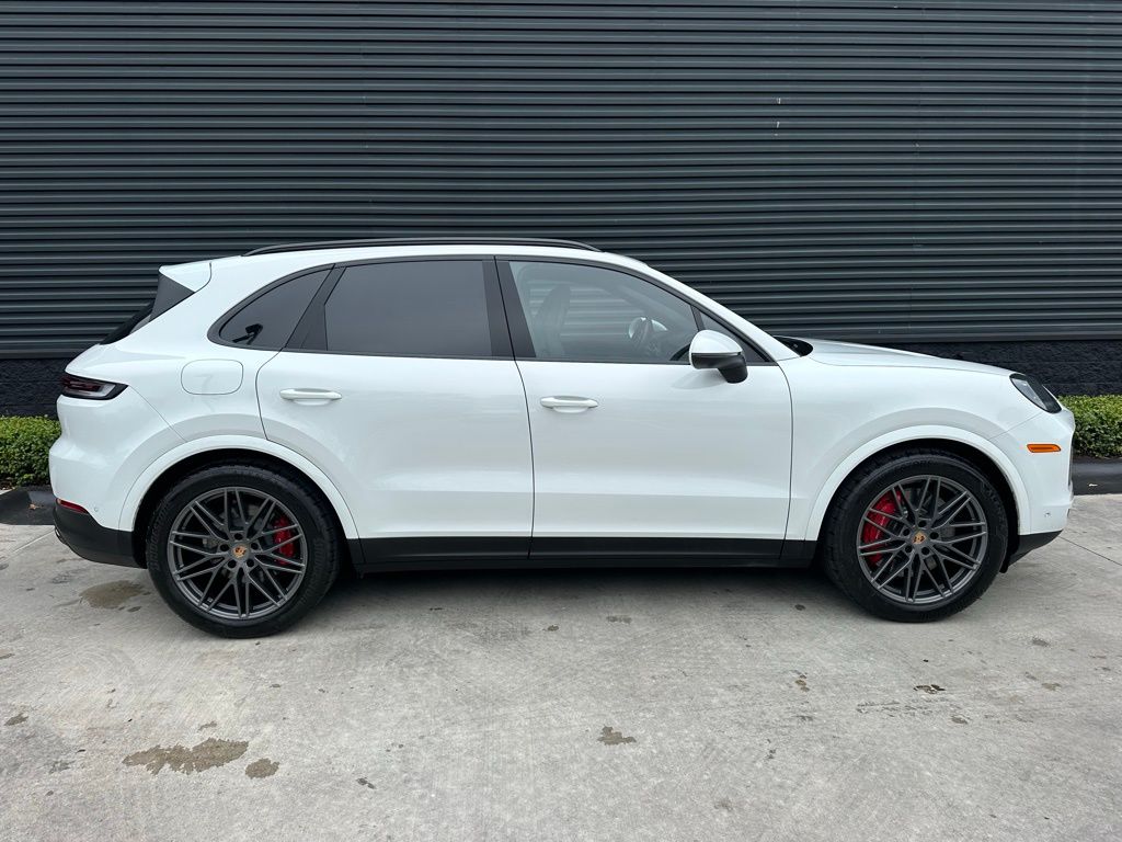 Thumbnail: 2025 Porsche Cayenne - 10