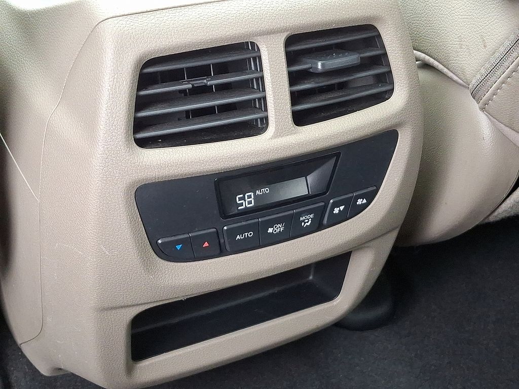 Thumbnail: 2016 Honda Pilot - 11