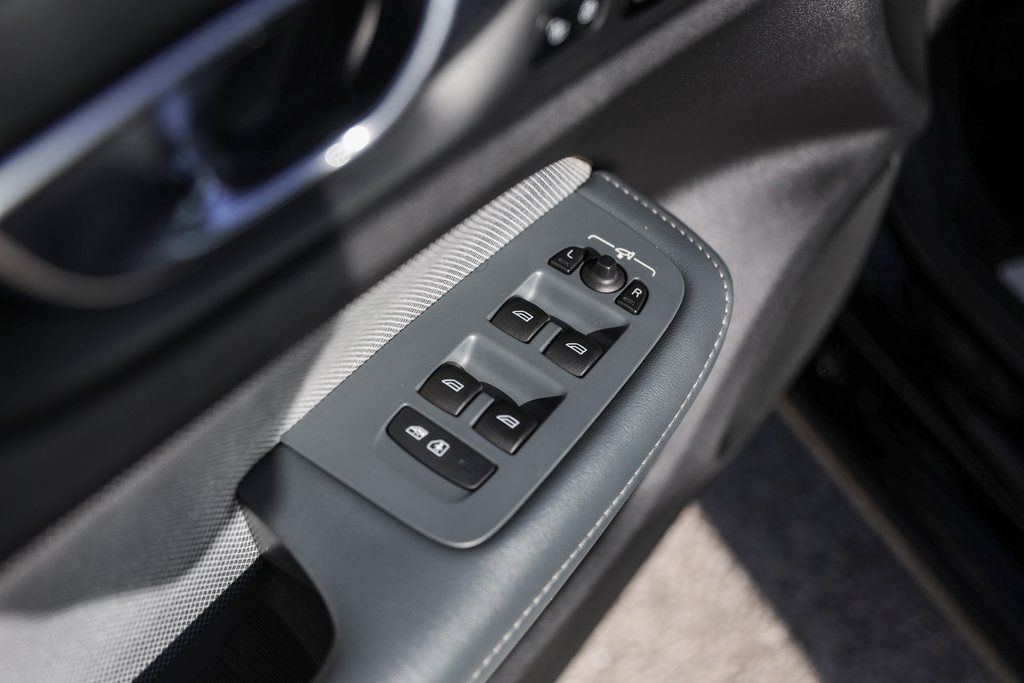 Used Car 2022 Volvo S60  B5 R-design For Sale Under $25,000 In Austin, Texas