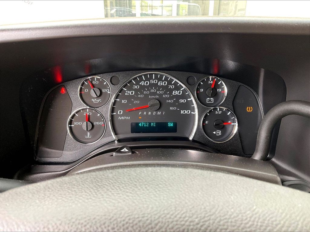 2025 Chevrolet Express 3500 — photo 24