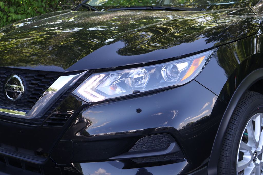 Thumbnail: 2021 Nissan Rogue Sport - 3
