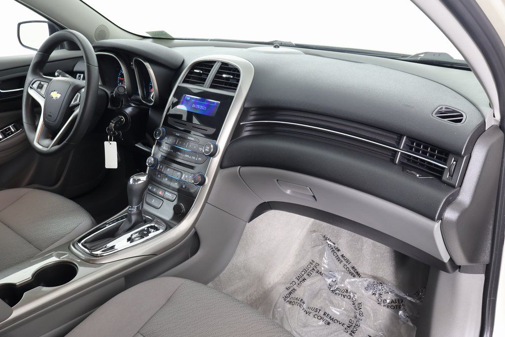 2013 Chevrolet Malibu LS 9