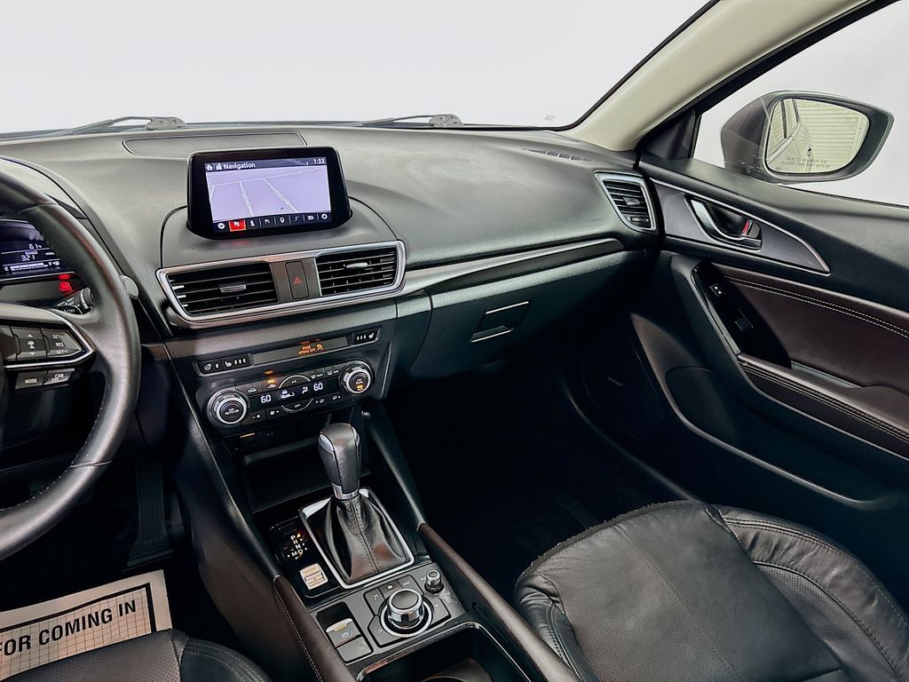 2018 Mazda Mazda3 i Grand Touring 24