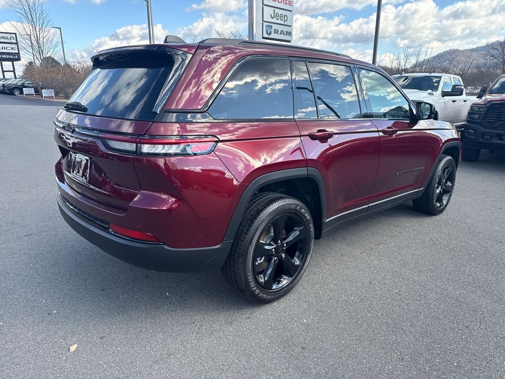 new 2025 Jeep Grand Cherokee car, priced at $43,990