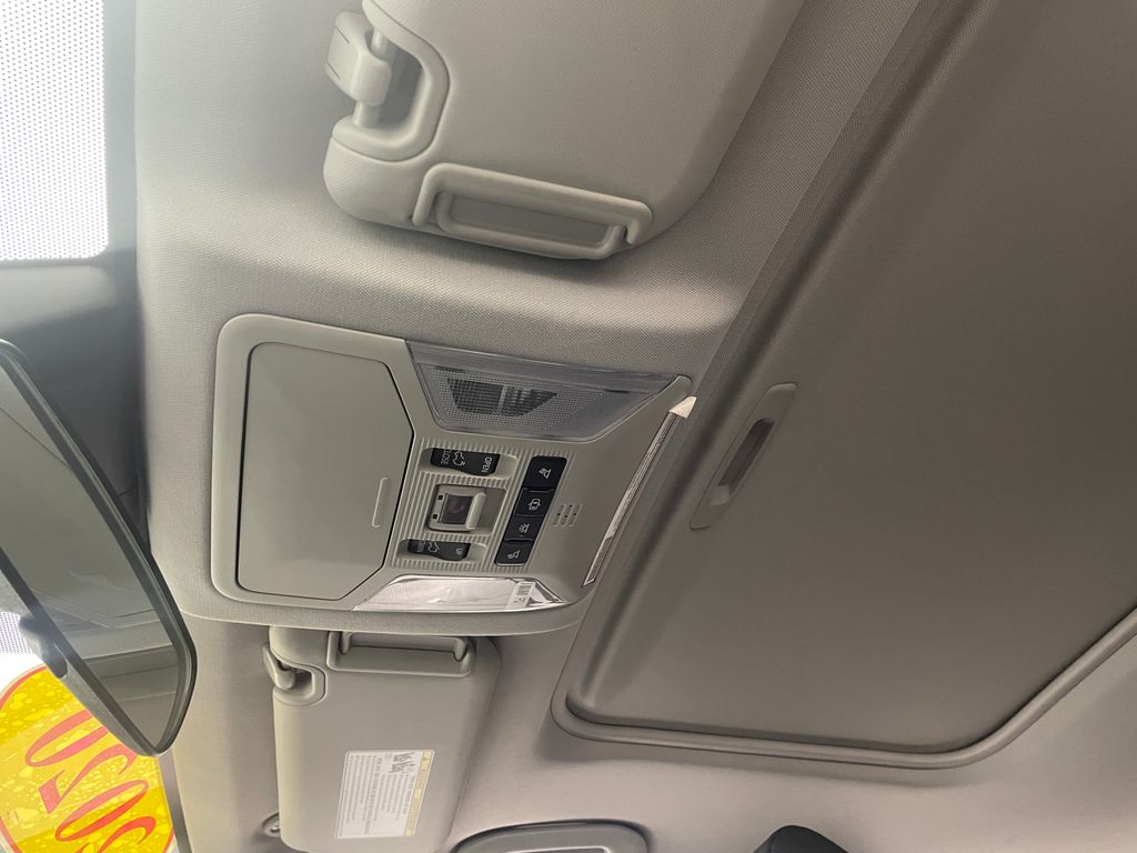 Thumbnail: 2020 Toyota RAV4 - 31