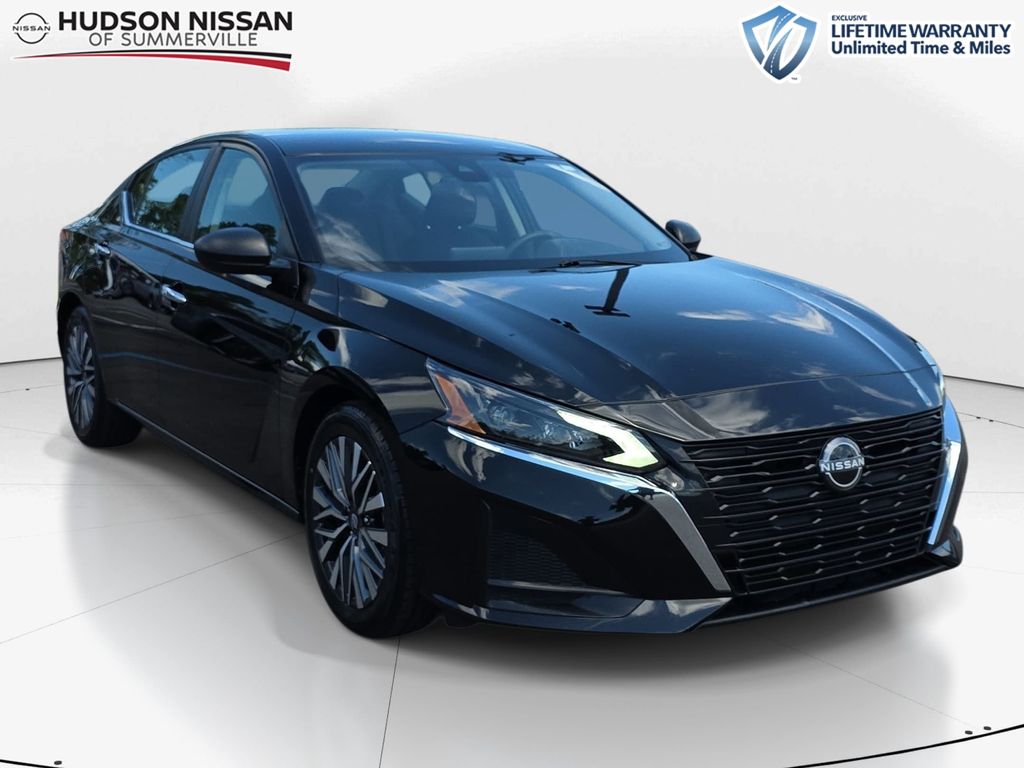 Super Black Clearcoat 2025 Nissan Altima Sedan Front-Wheel Drive Continuously Variable Transmission