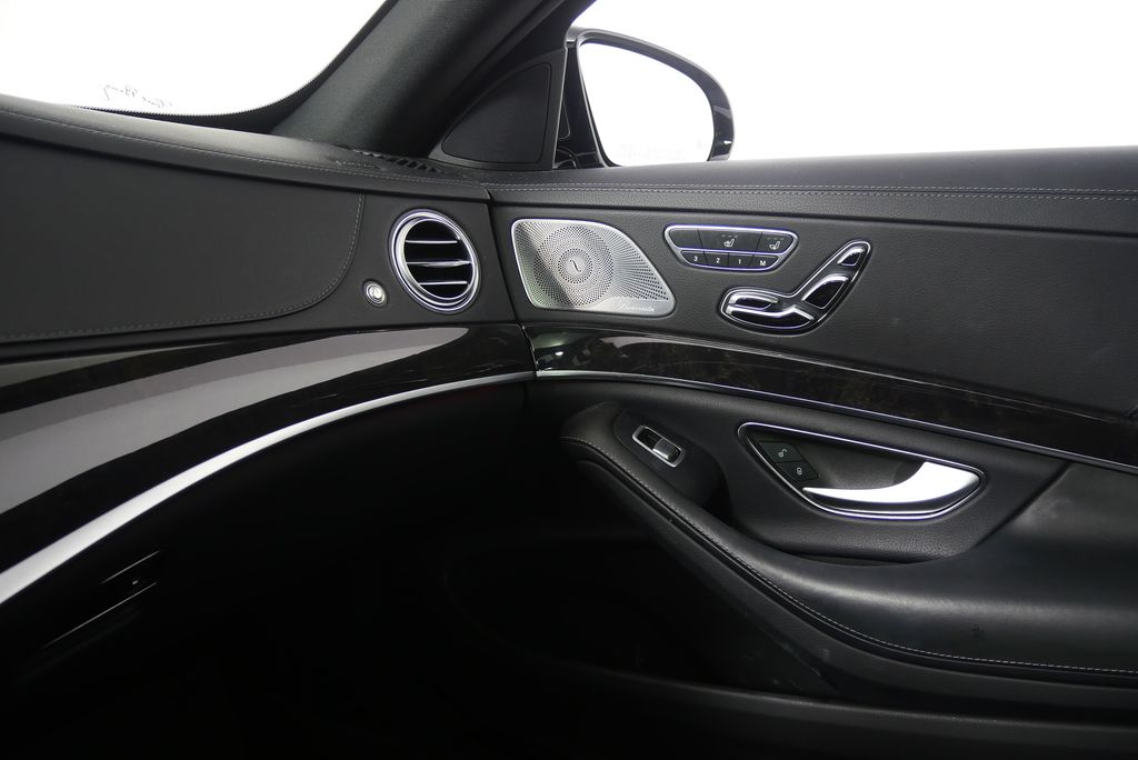 Thumbnail: 2019 Mercedes-Benz S-Class - 31