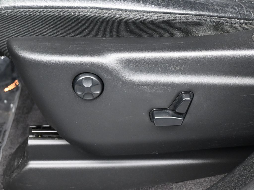Used 2018 Bright White Clearcoat Jeep Altitude image 12