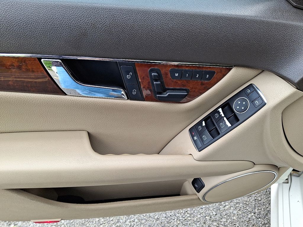2011 Mercedes-Benz C-Class C 300 12