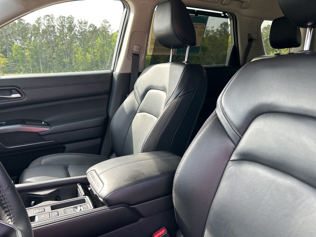 2023 Gun Metallic Nissan Pathfinder SL FWD SUV