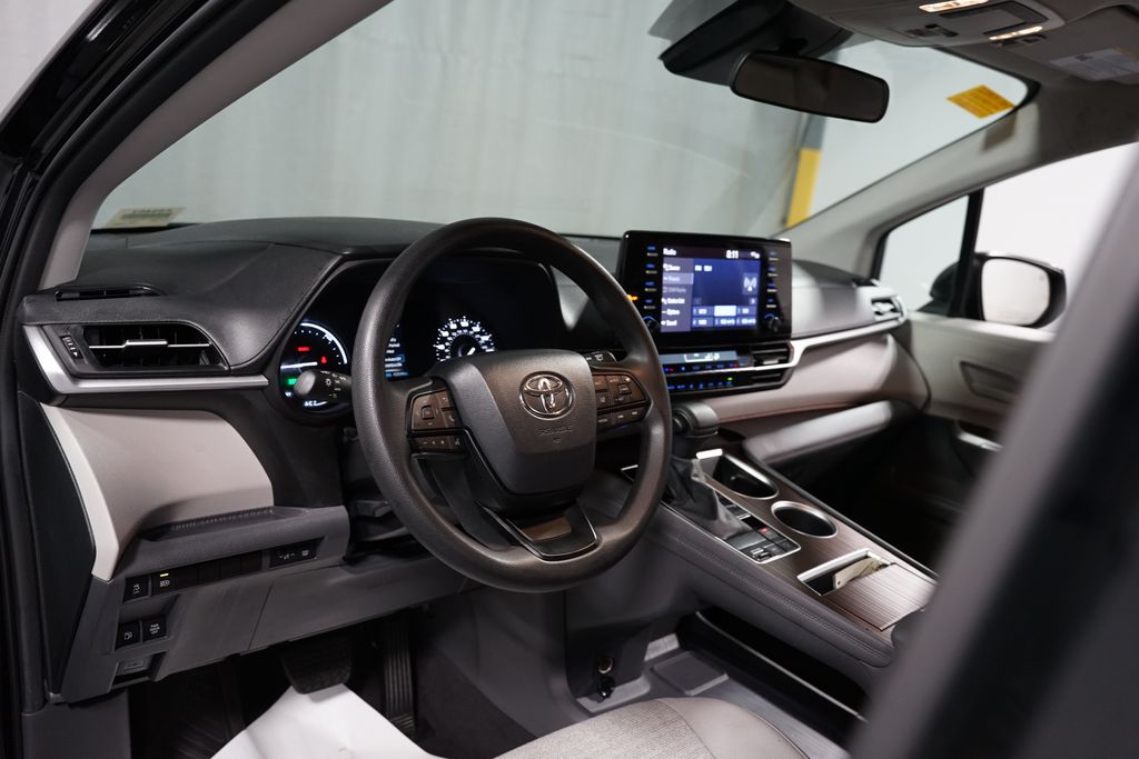 Thumbnail: 2024 Toyota Sienna - 11