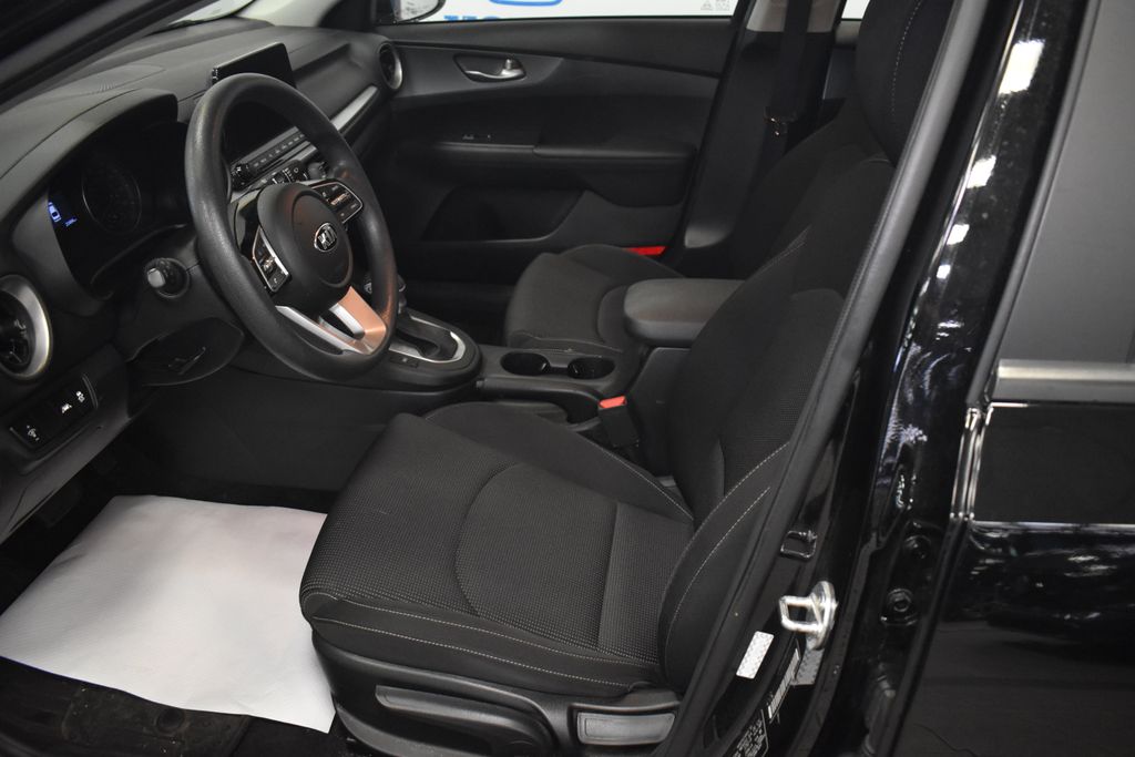Thumbnail: 2020 Kia Forte - 6