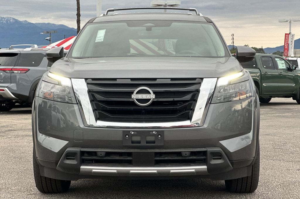2025 Nissan Pathfinder Platinum - Photo 6