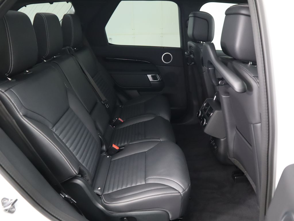 Thumbnail: 2025 Land Rover Discovery - 24