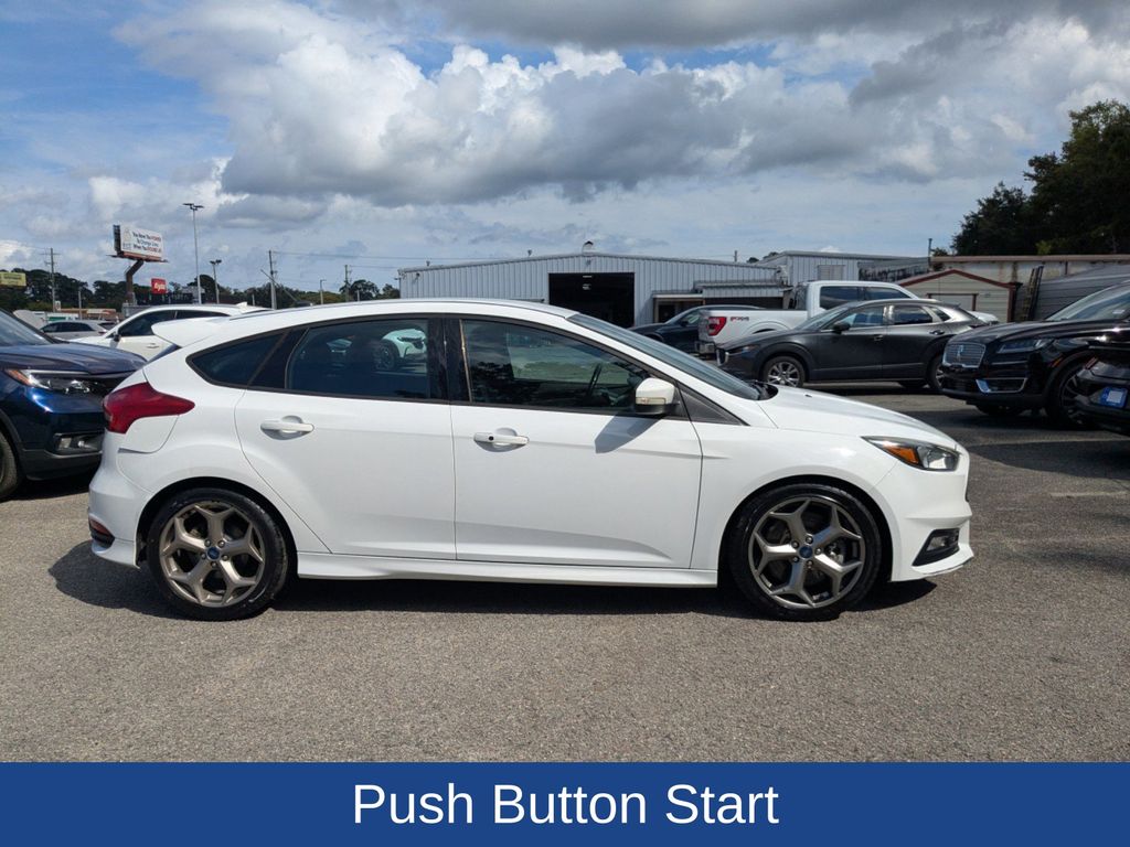 2018 Ford Focus ST 