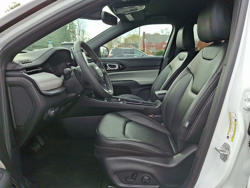 2025 Jeep Compass Limited White at Bob Ruth Ford