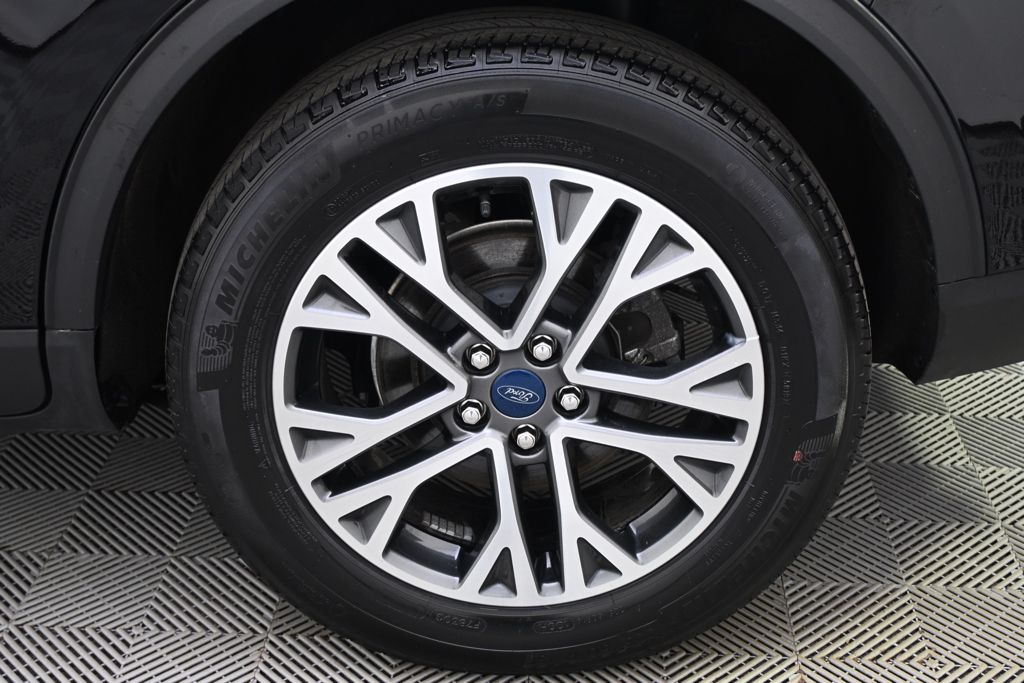 Used 2020 Black Ford SEL image 19