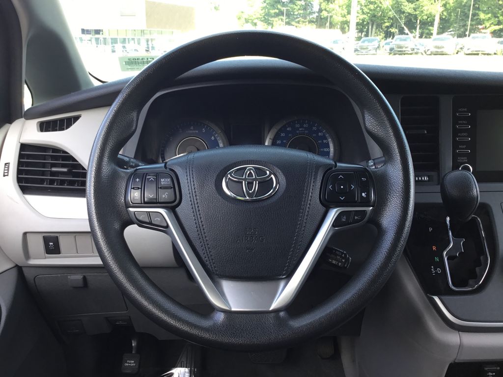 Thumbnail: 2020 Toyota Sienna - 20