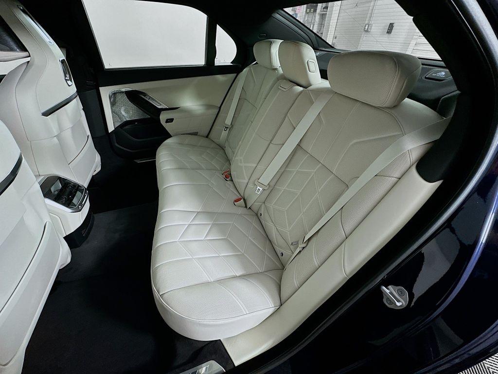 Thumbnail: 2026 BMW 7 Series - 17