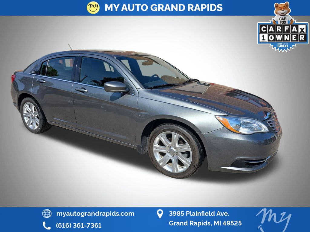 2011 Chrysler 200 Touring Sedan FWD