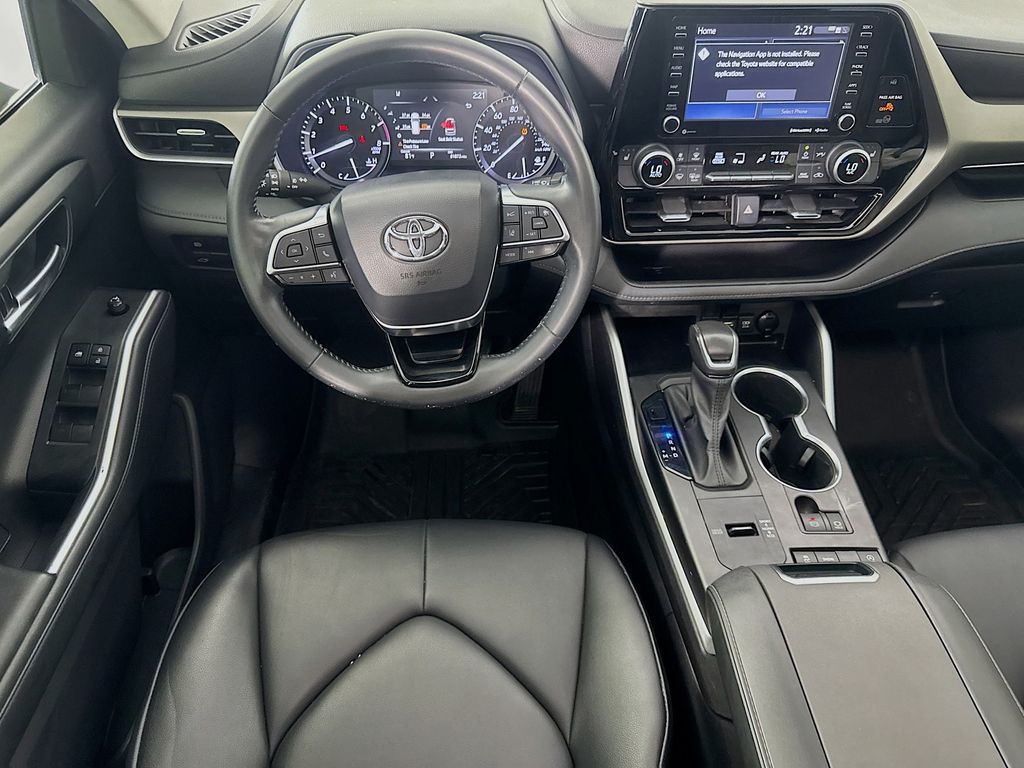 Used Car 2021 Toyota Highlander  Xle For Sale Under $30,000 In Austin, Texas