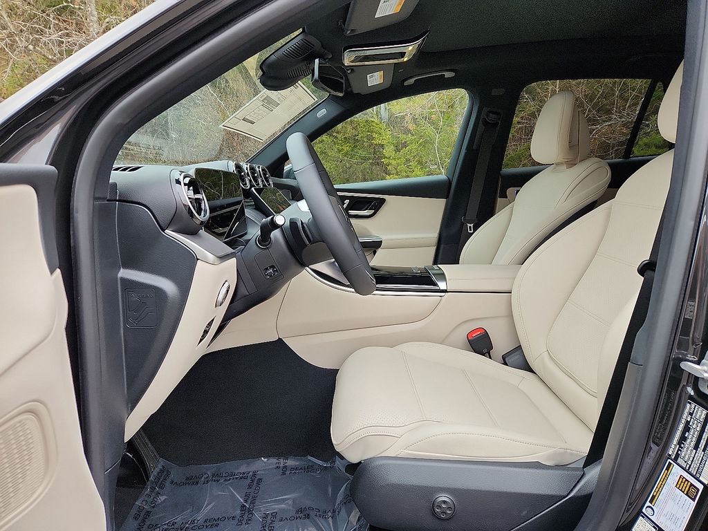 Thumbnail: 2026 Mercedes-Benz GLC - 9