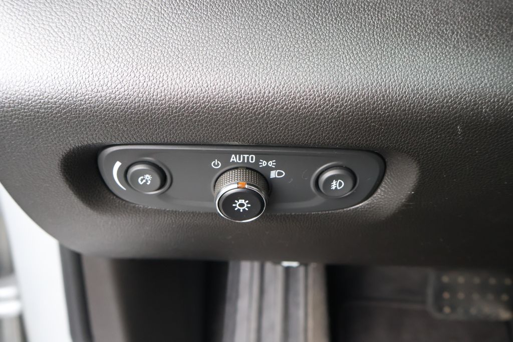 Thumbnail: 2019 Chevrolet Traverse - 15