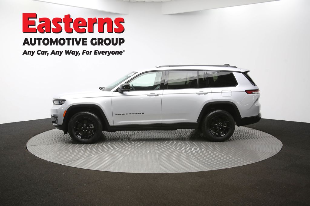 Used 2024 Silver Jeep Altitude image 59