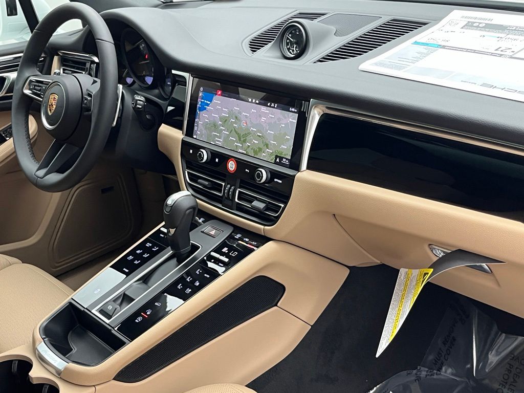 Thumbnail: 2026 Porsche Macan - 30