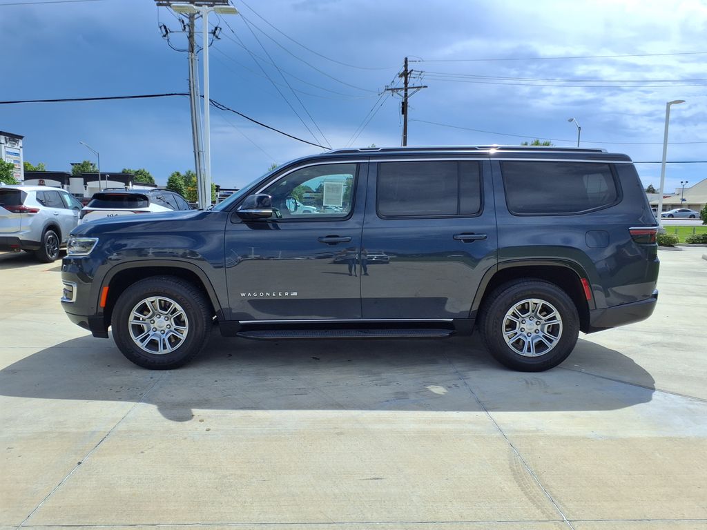 Used 2024 Gray Jeep Base image 4