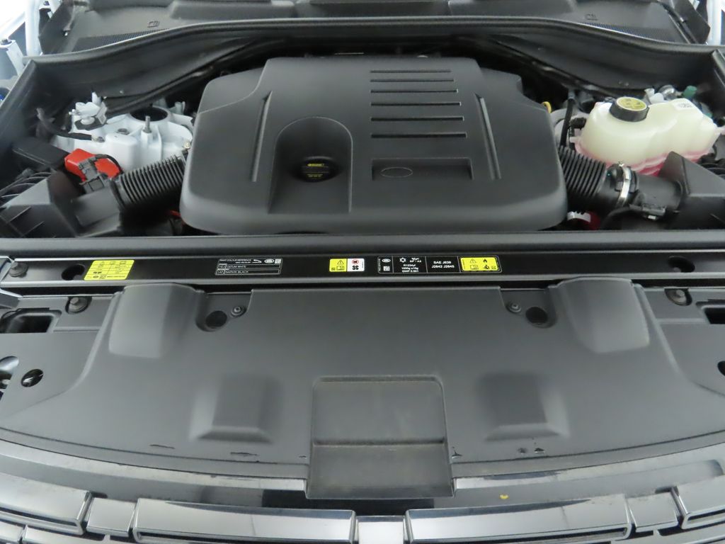 2025 Land Rover Range Rover SE 31