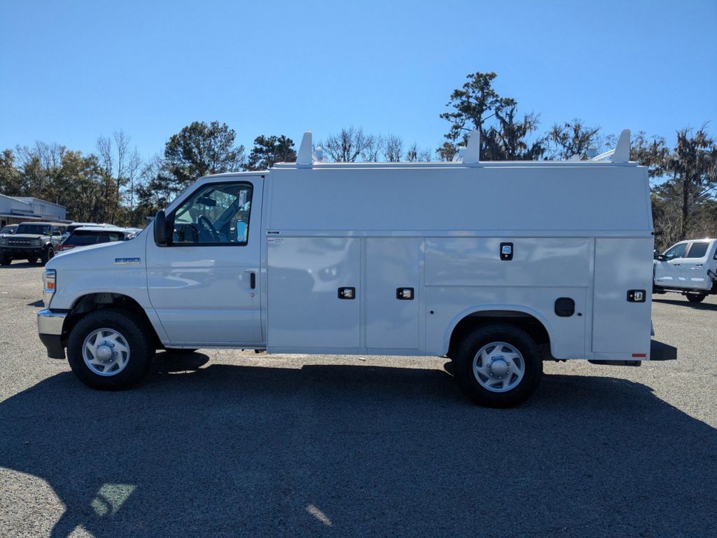 2026 Ford E-350 Cutaway 