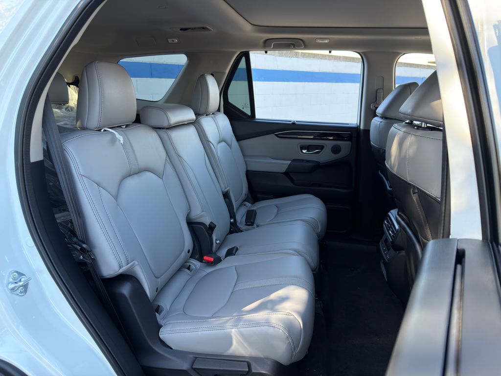 Thumbnail: 2025 Honda Pilot - 25