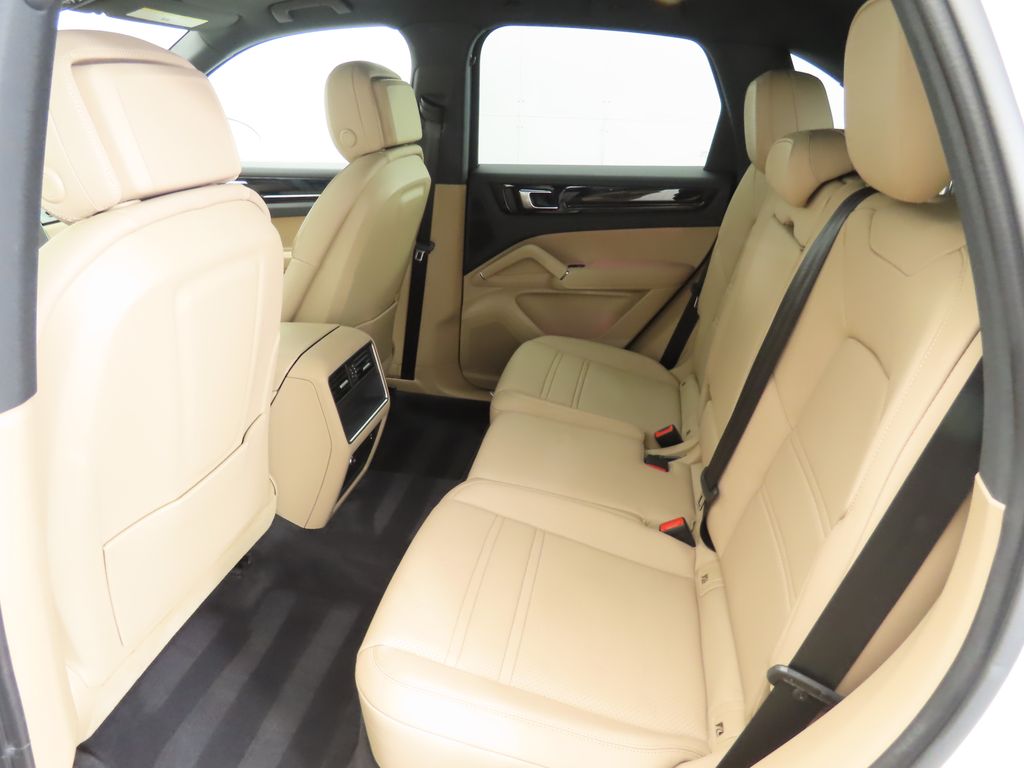 Thumbnail: 2023 Porsche Cayenne - 22